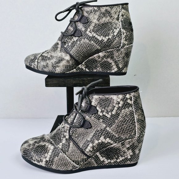 Toms Women's Kala Grey Vegan Leather Snakeskin Wedge Booties Sz 8 10014883 - Picture 3 of 10
